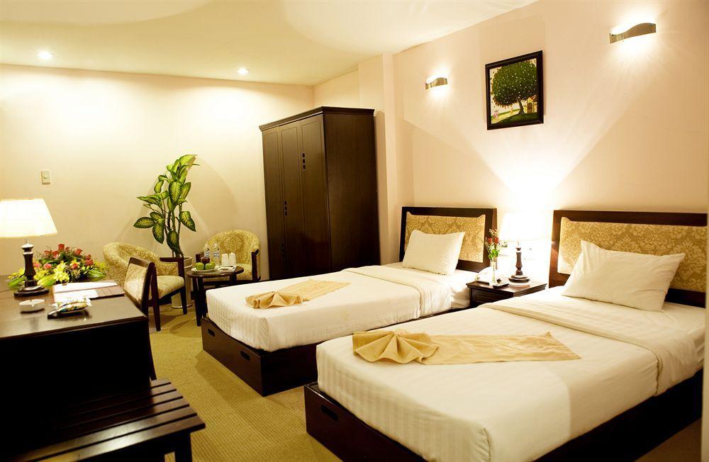 Dong Kinh A Hotel Хошимин Экстерьер фото