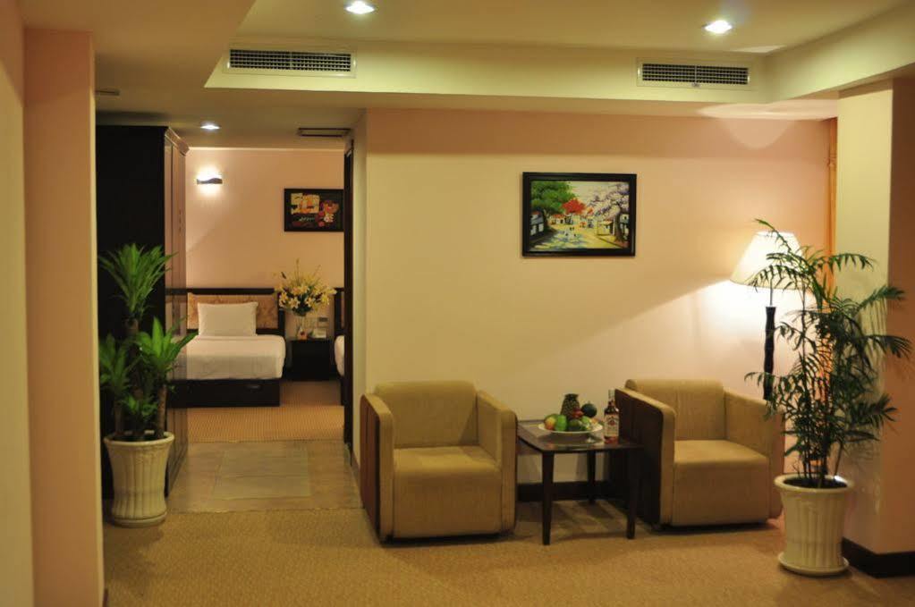 Dong Kinh A Hotel Хошимин Экстерьер фото