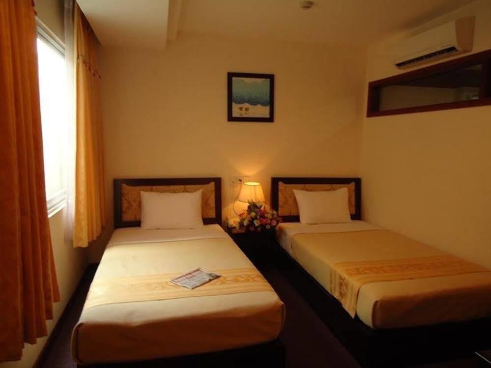 Dong Kinh A Hotel Хошимин Экстерьер фото