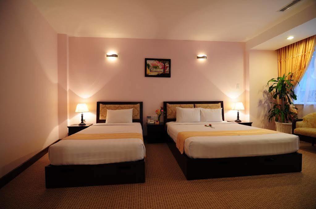 Dong Kinh A Hotel Хошимин Экстерьер фото