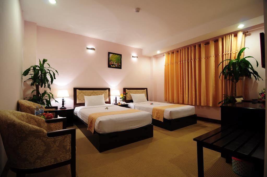 Dong Kinh A Hotel Хошимин Экстерьер фото